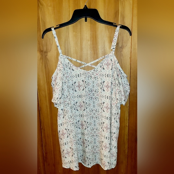 🆕️ Torrid Motif Garden SS Challis Cold Shoulder Blouse - Picture 1 of 3